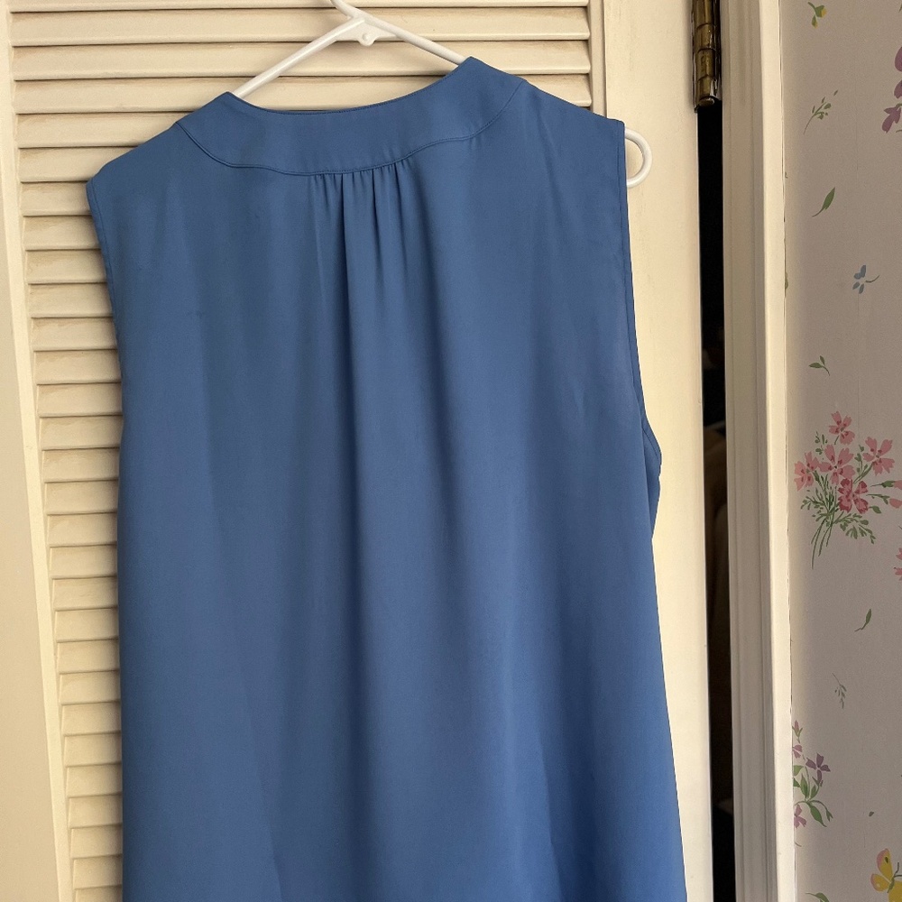 Talbots Marine Blue V-Neck Crepe Sleeveless Blouse 18 - Picture 2 of 4